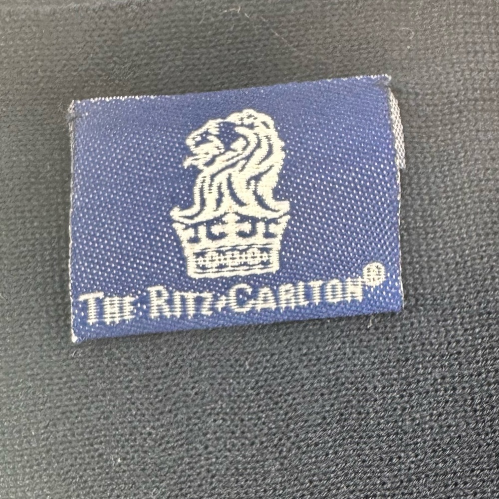 New Exlusive The Ritz Carlton Cobalt Member 100% Silk Navy Blue Scarf Bin A7 649 - Picture 3 of 7